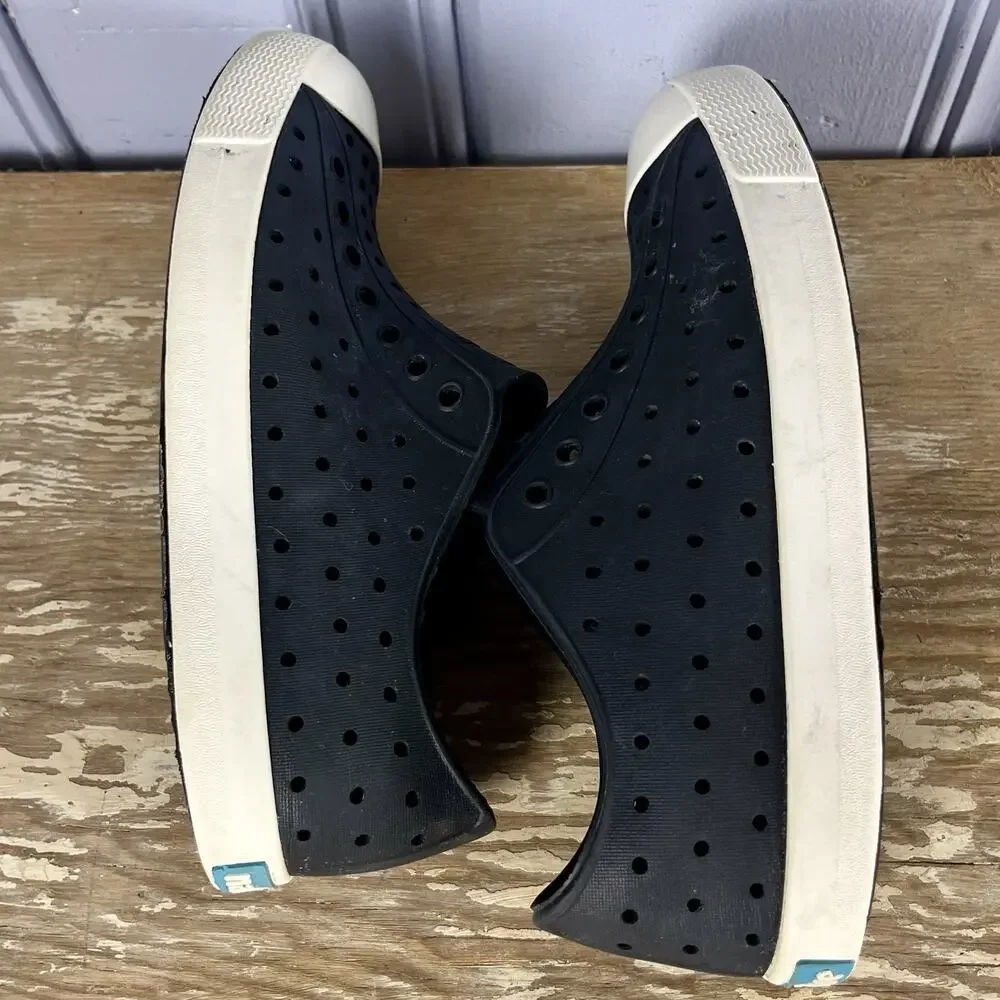 Native Jefferson Kids Junior Slip On Shoes Size J2 Black White Water Sneakers